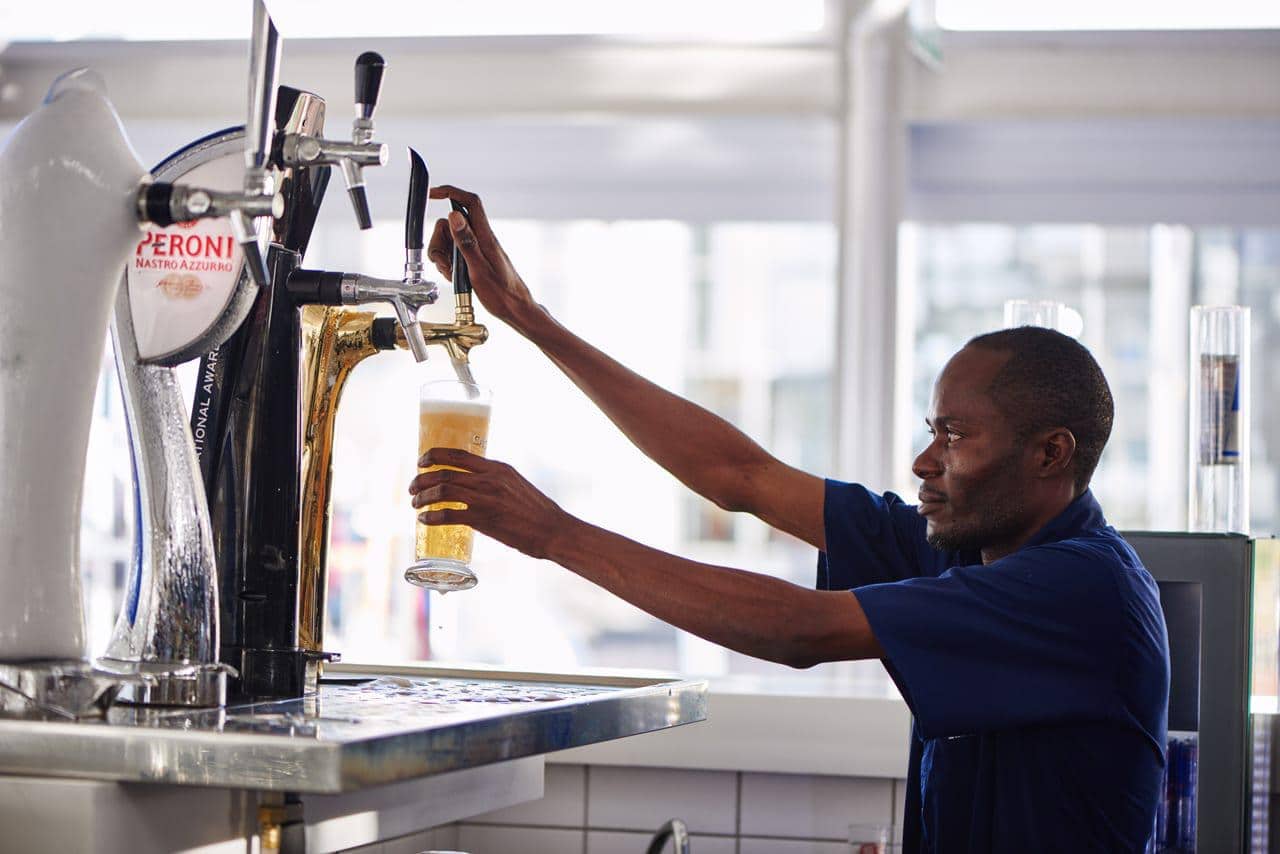 Cape_Town_barman_pouring_beer